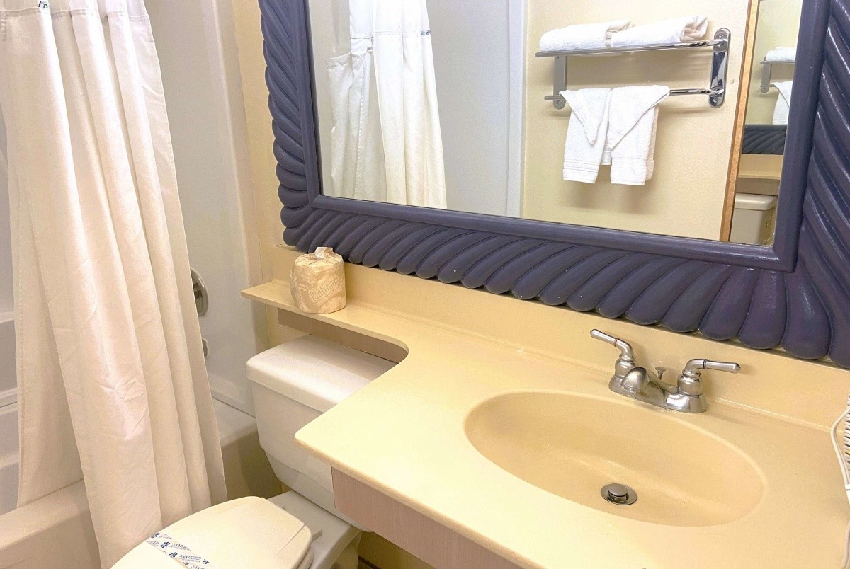Ramada By Wyndham Los Angeles/Koreatown West