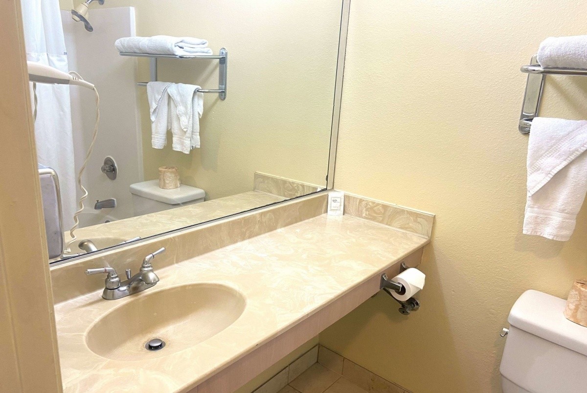 Ramada By Wyndham Los Angeles/Koreatown West