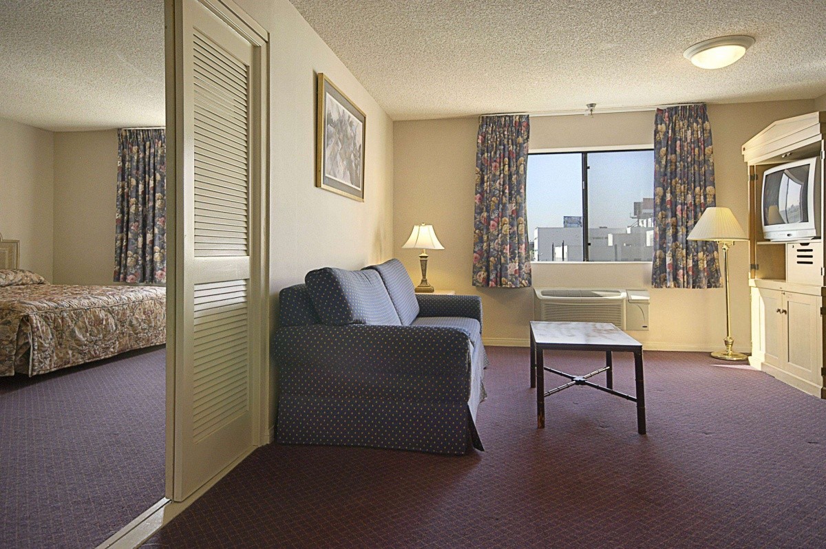 Ramada By Wyndham Los Angeles/Koreatown West
