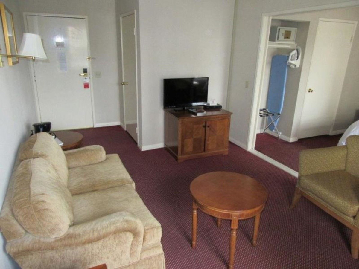 Ramada By Wyndham Los Angeles/Koreatown West