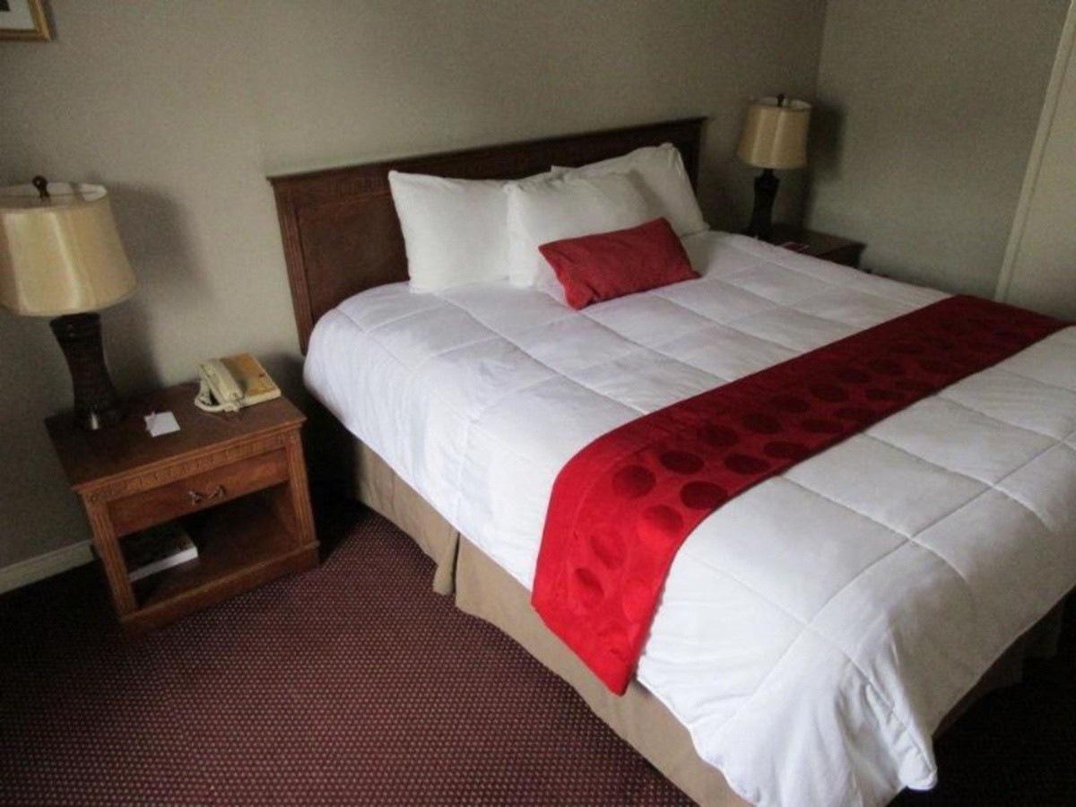 Ramada By Wyndham Los Angeles/Koreatown West