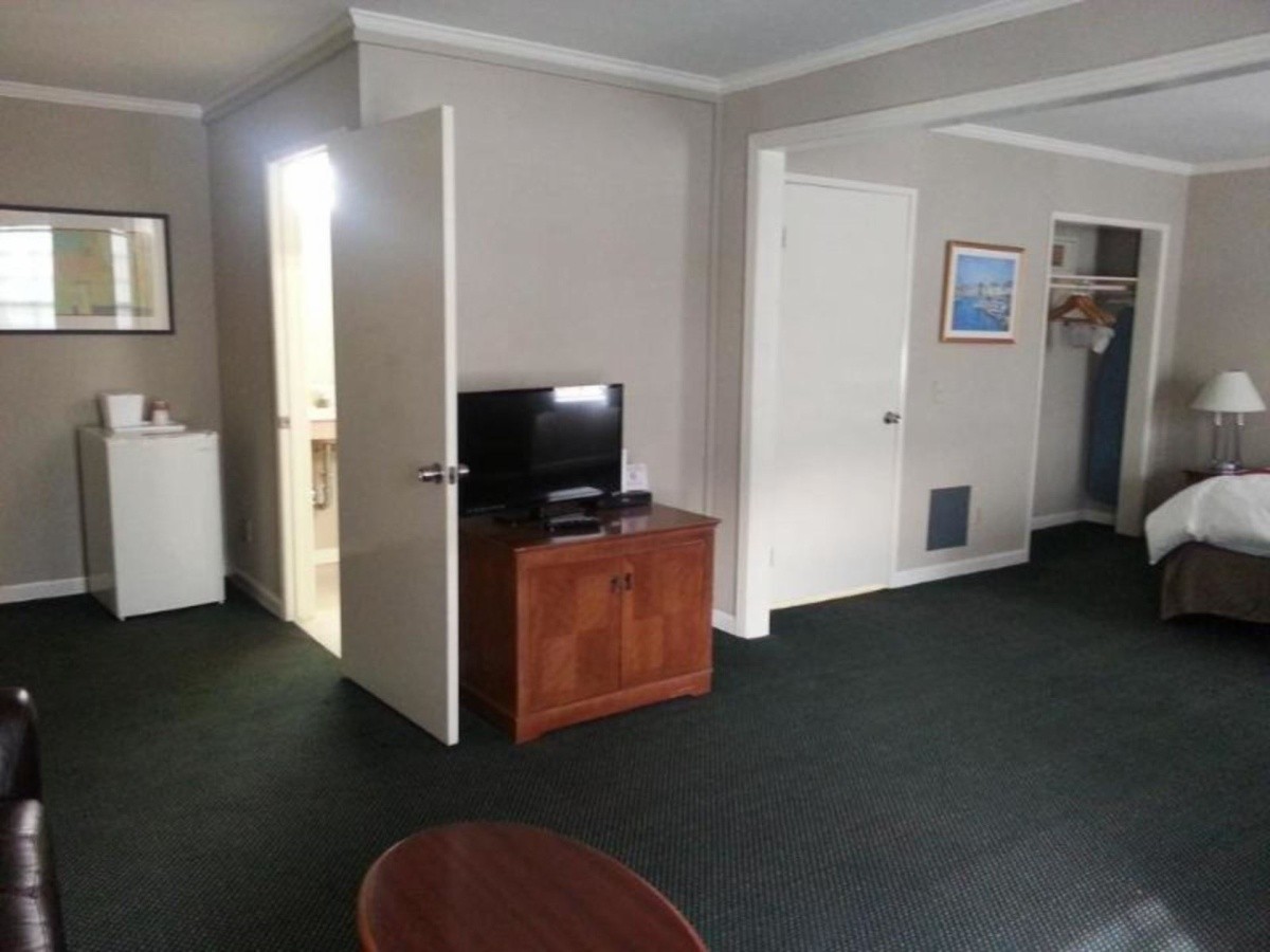 Ramada By Wyndham Los Angeles/Koreatown West