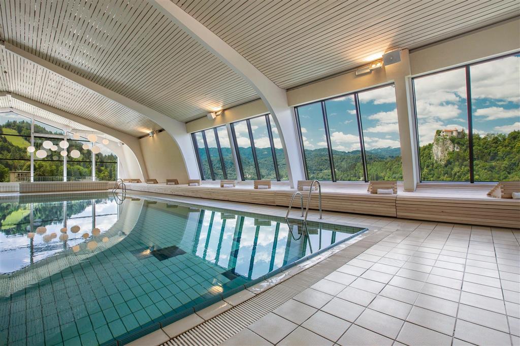 Hotel Park - lyžařský balíček s denním přejezdem, bazény a polopenzí v ceně