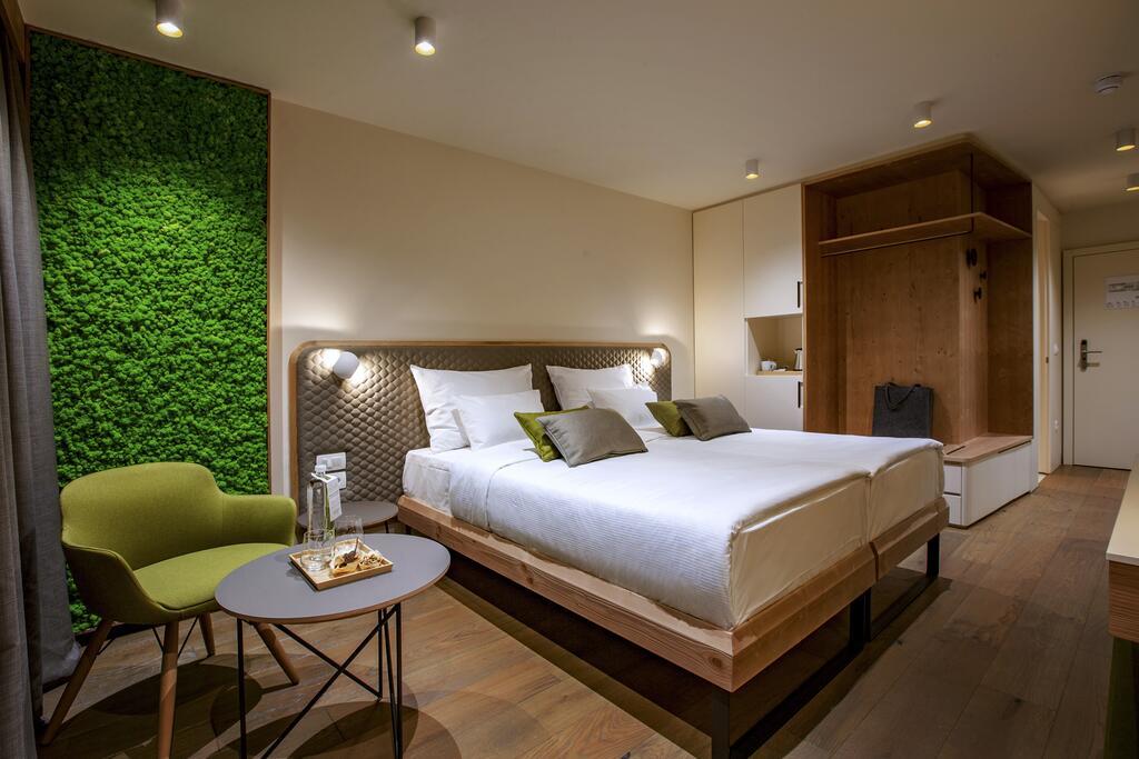 Hotel Park - lyžařský balíček s denním přejezdem, bazény a polopenzí v ceně