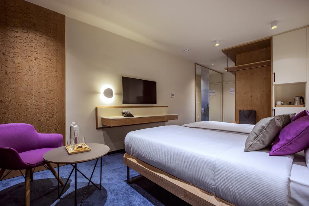 Hotel Park - lyžařský balíček s denním přejezdem, bazény a polopenzí v ceně