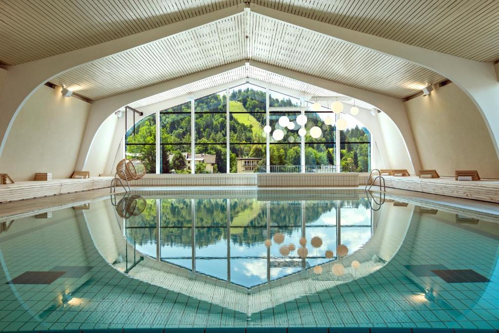 Hotel Park - lyžařský balíček s denním přejezdem, bazény a polopenzí v ceně