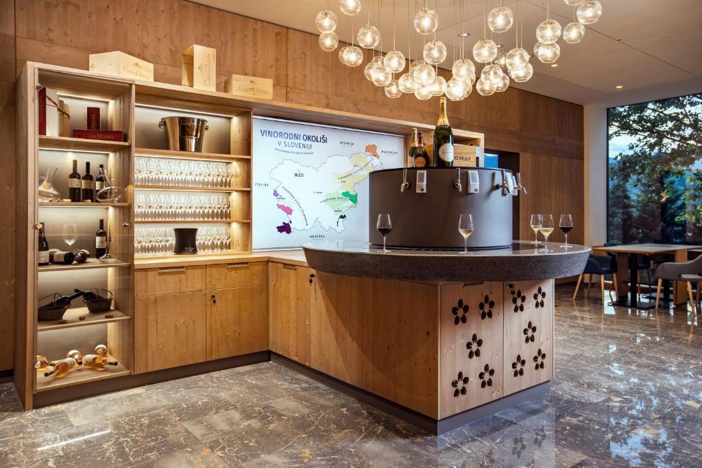 Hotel Park - lyžařský balíček s denním přejezdem, bazény a polopenzí v ceně