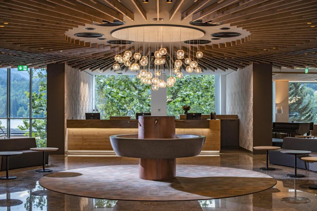 Hotel Park - lyžařský balíček s denním přejezdem, bazény a polopenzí v ceně