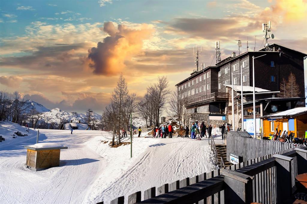 Hotel Park - lyžařský balíček s denním přejezdem, bazény a polopenzí v ceně