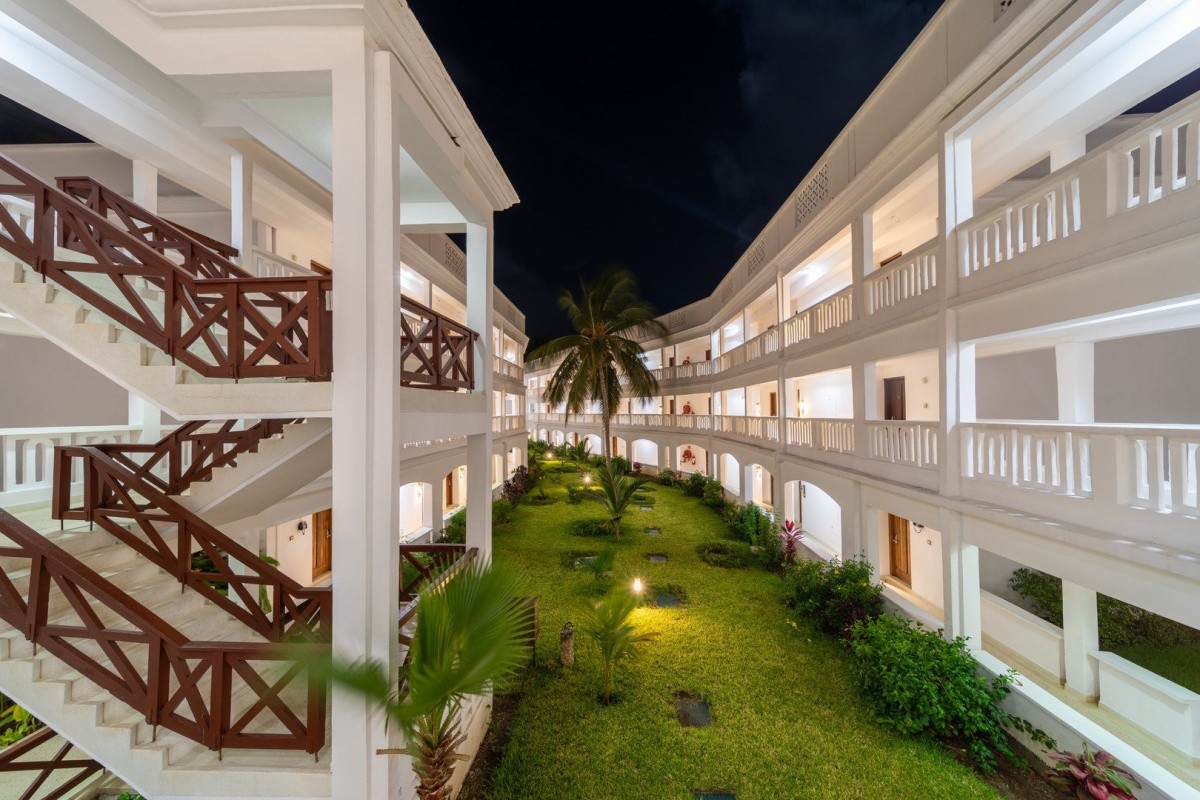 Prideinn Paradise Beach Resort