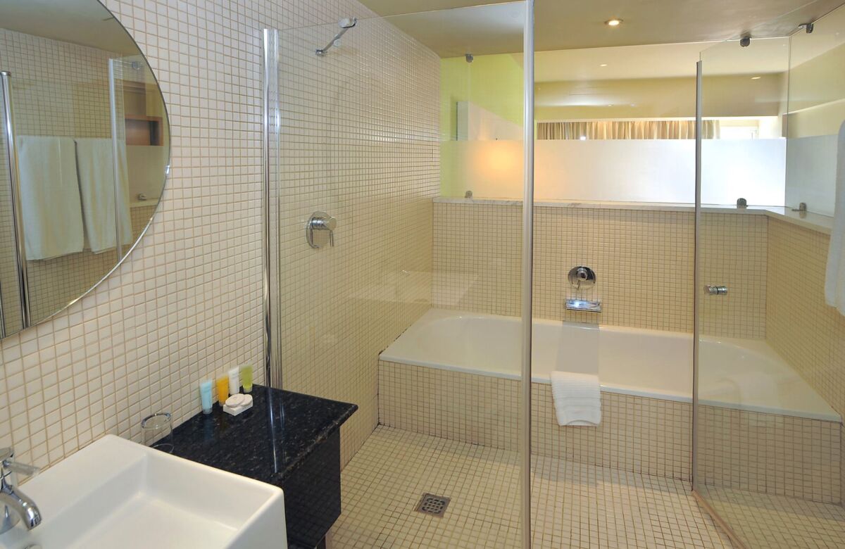E-Hotel