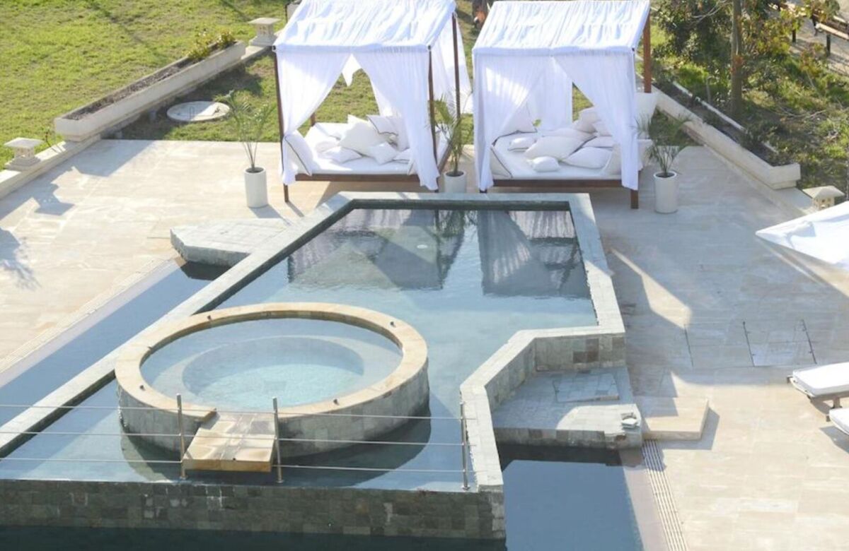 E-Hotel