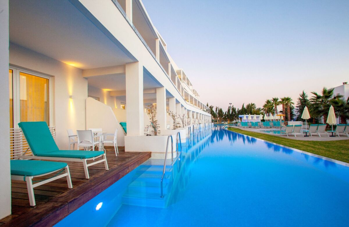 Aliathon Resort