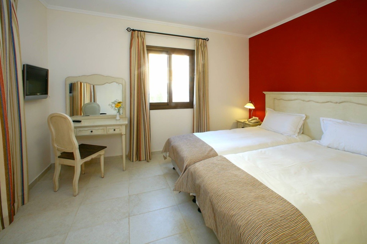 Aliathon Resort
