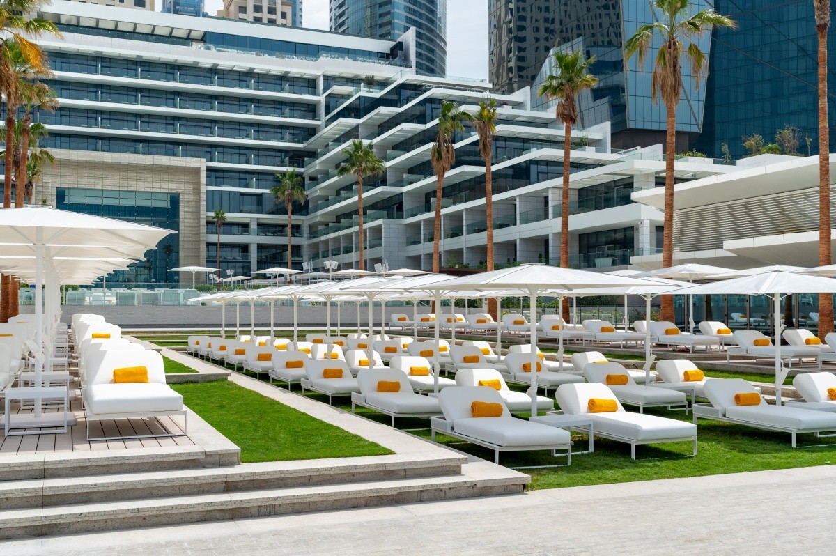 Five Luxe Jbr