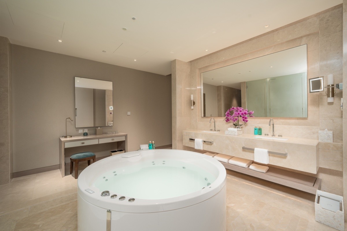 Five Luxe Jbr