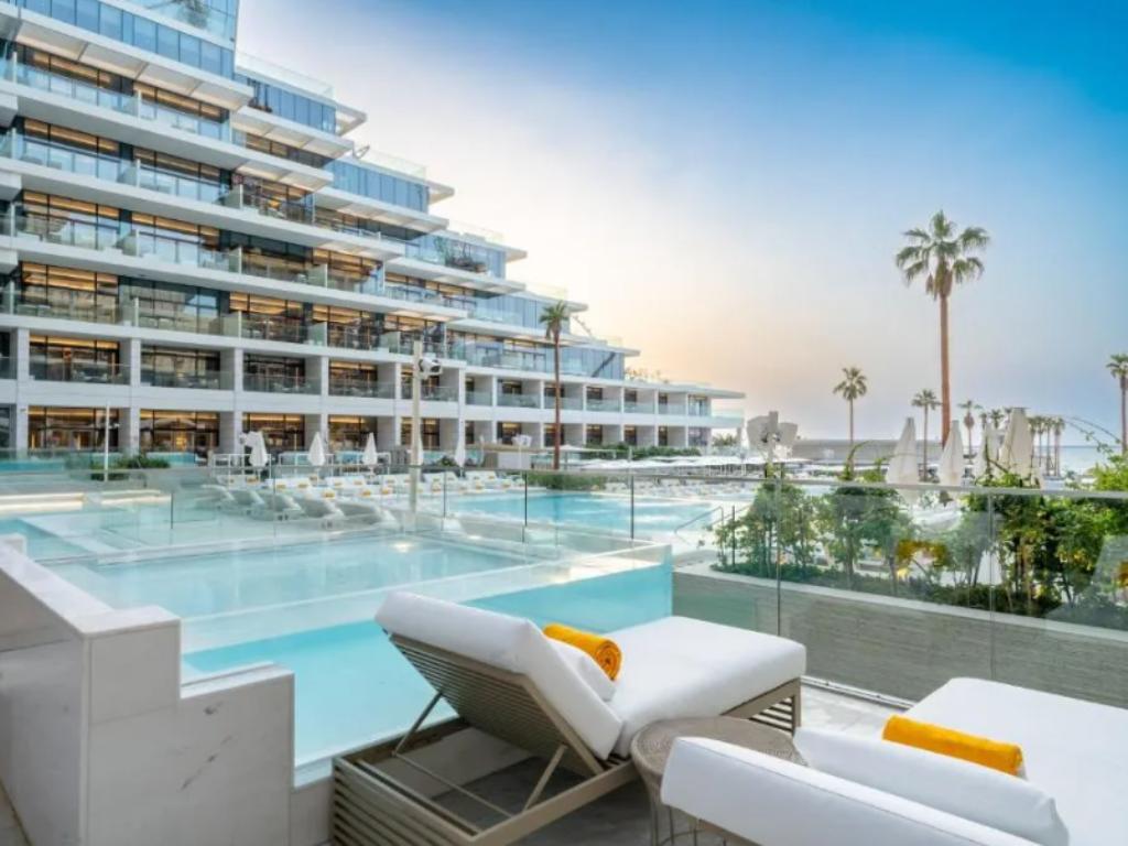 Five Luxe Jbr