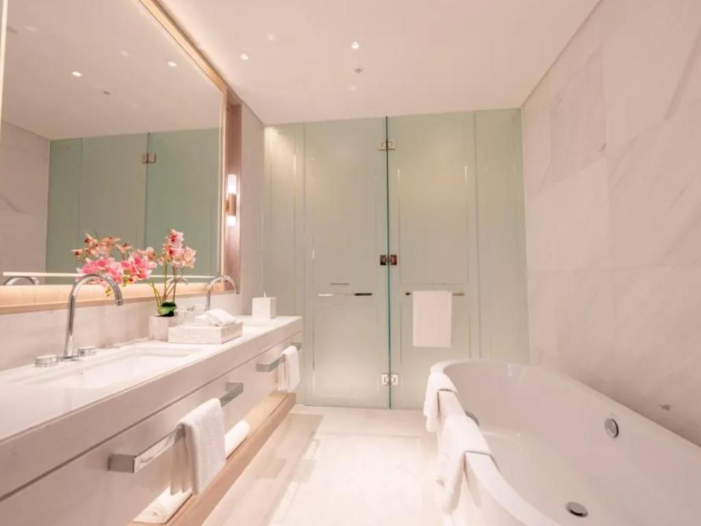 Five Luxe Jbr