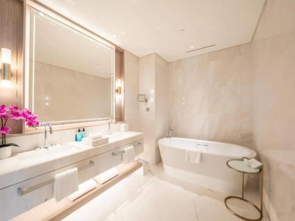 Five Luxe Jbr
