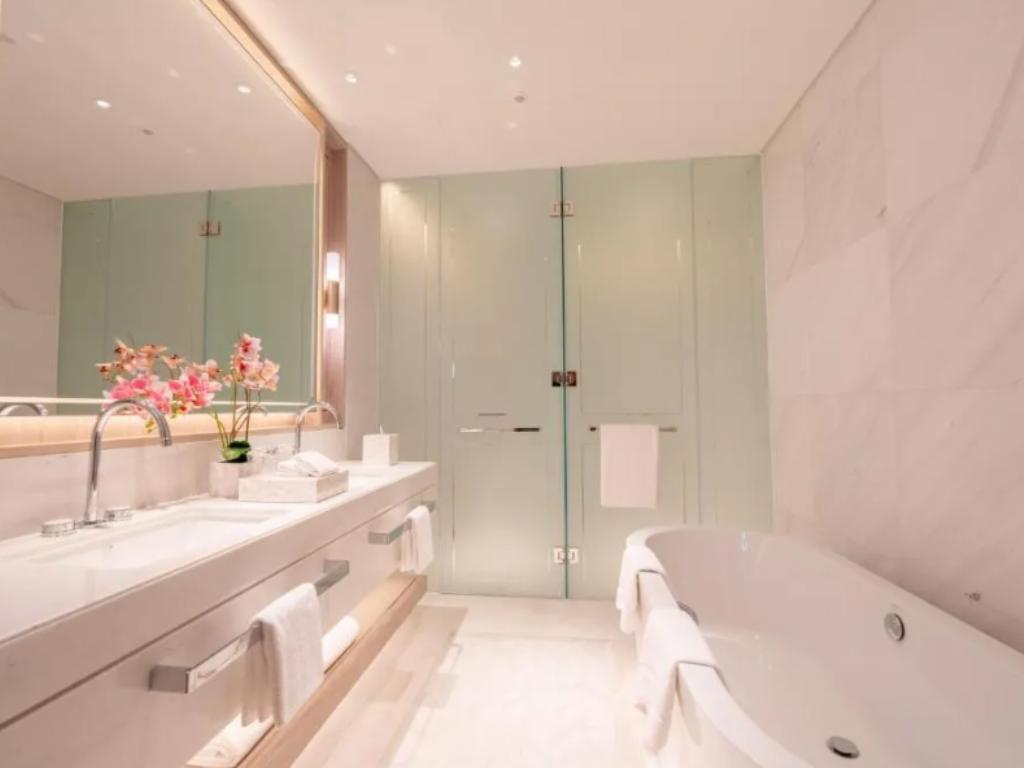 Five Luxe Jbr