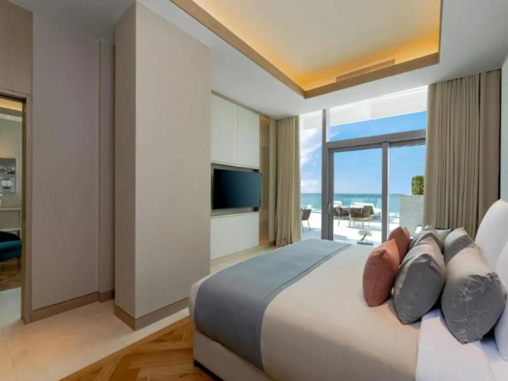 Five Luxe Jbr