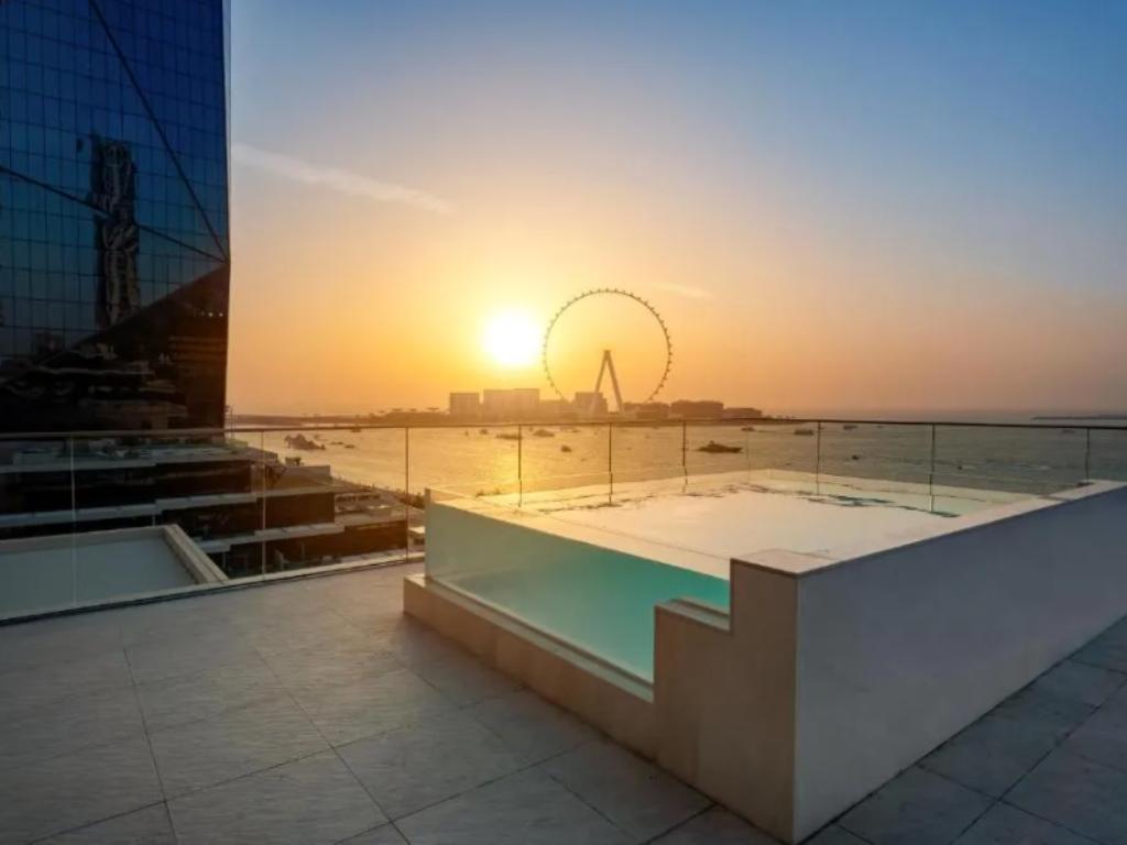 Five Luxe Jbr