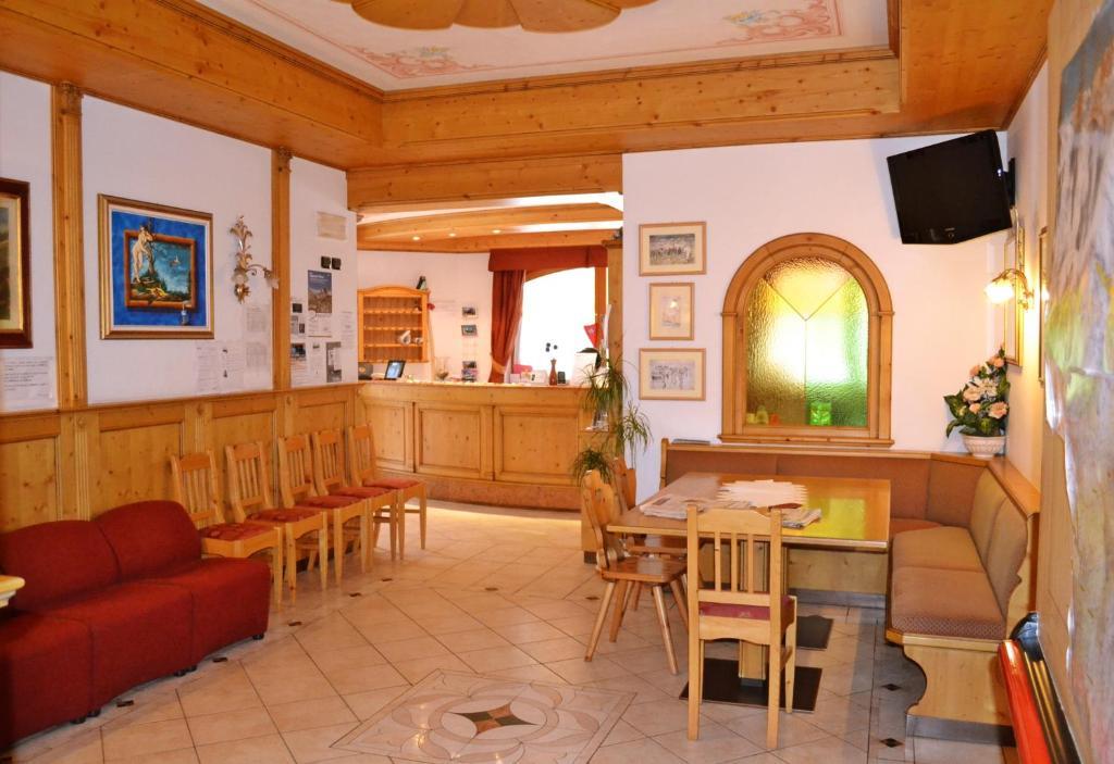 6denní zájezd (denní přejezd) s dopravou, polopenzí a skipasem v ceně – hotel La Montanina