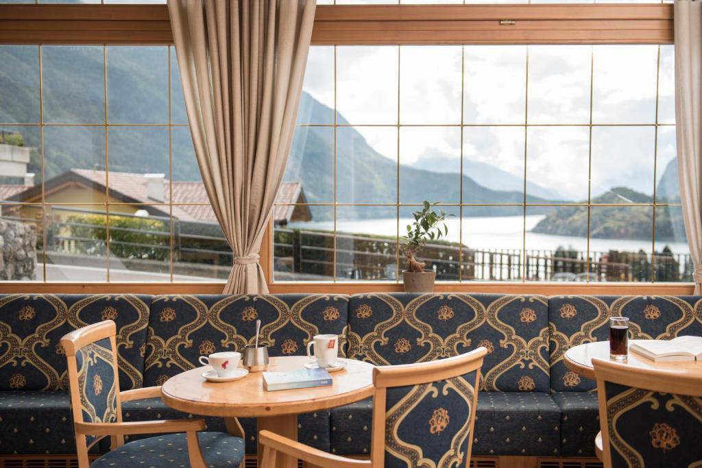 5denní zájezd (denní přejezd) s dopravou, polopenzí a skipasem v ceně – hotel Lory
