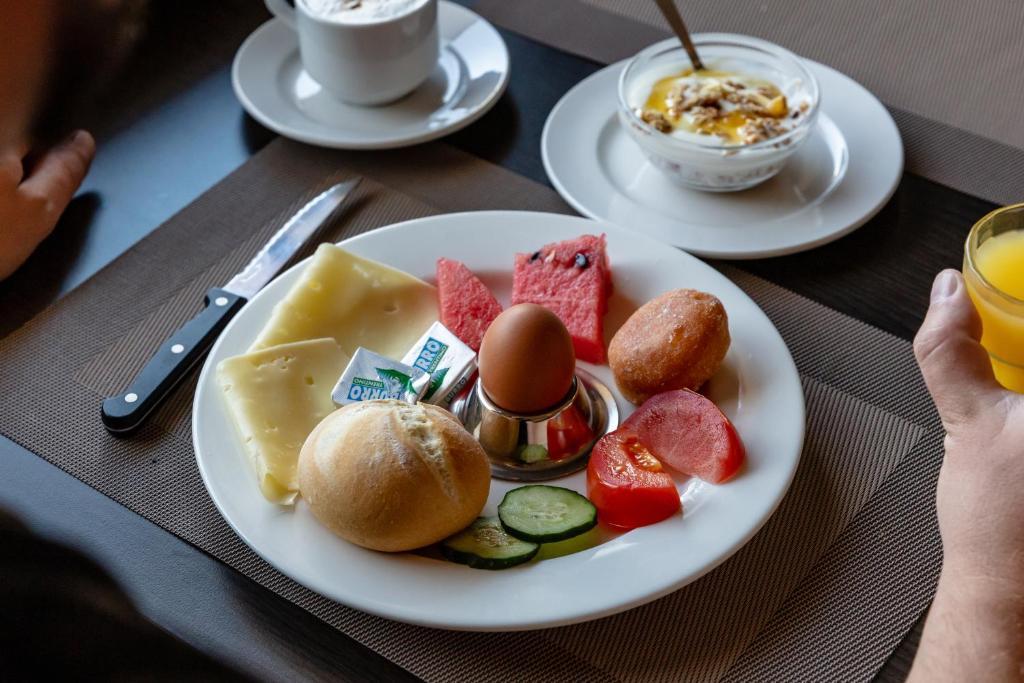 5denní zájezd (denní přejezd) s dopravou, polopenzí a skipasem v ceně – hotel Lory