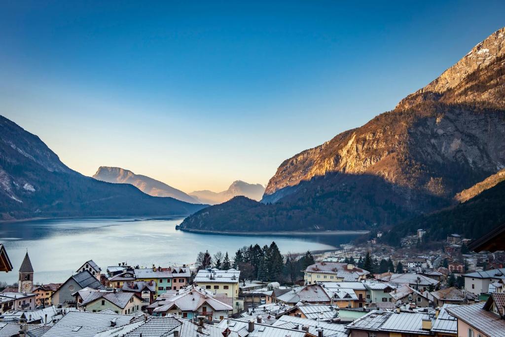 5denní zájezd (denní přejezd) s dopravou, polopenzí a skipasem v ceně – hotel Lory