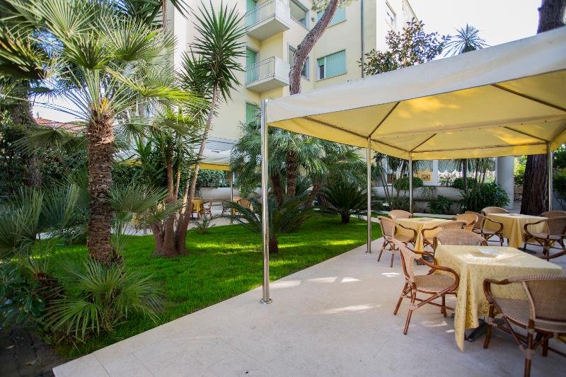 Sylvia (Lido Di Camaiore)