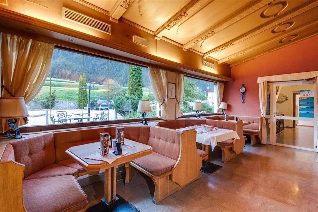 5denní zájezd (denní přejezd) s dopravou, polopenzí a skipasem v ceně – Smy hotel Koflerhof