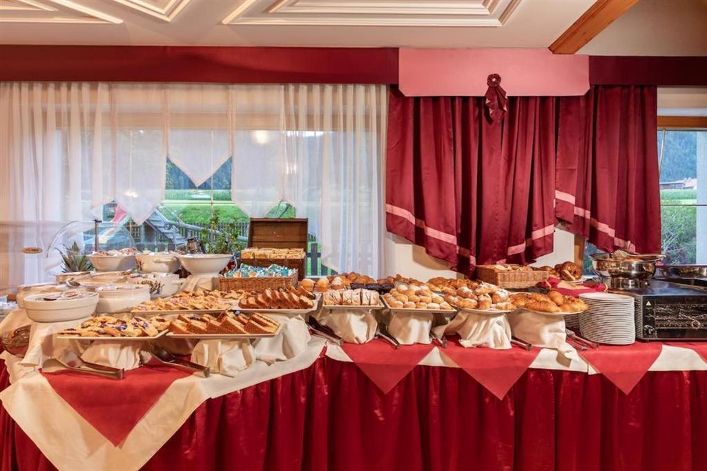 5denní zájezd (denní přejezd) s dopravou, polopenzí a skipasem v ceně – Smy hotel Koflerhof