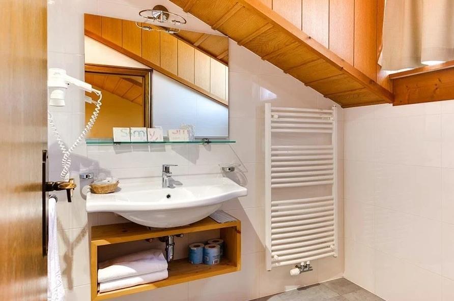 5denní zájezd (denní přejezd) s dopravou, polopenzí a skipasem v ceně – Smy hotel Koflerhof