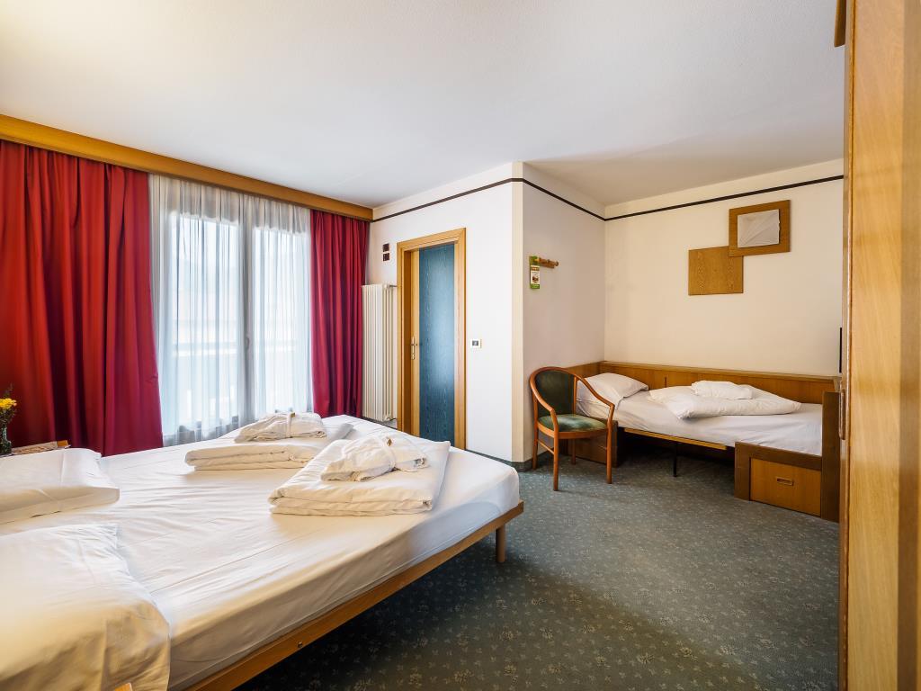 5denní zájezd s dopravou, polopenzí a skipasem v ceně – hotel Sant Anton