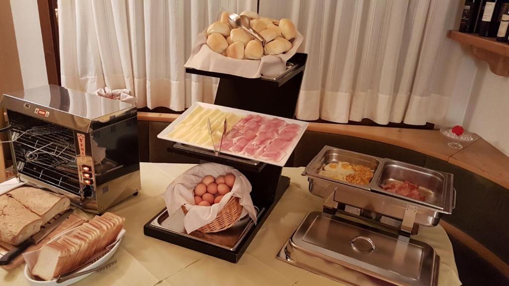 5denní zájezd s dopravou, polopenzí a skipasem v ceně – hotel Sant Anton