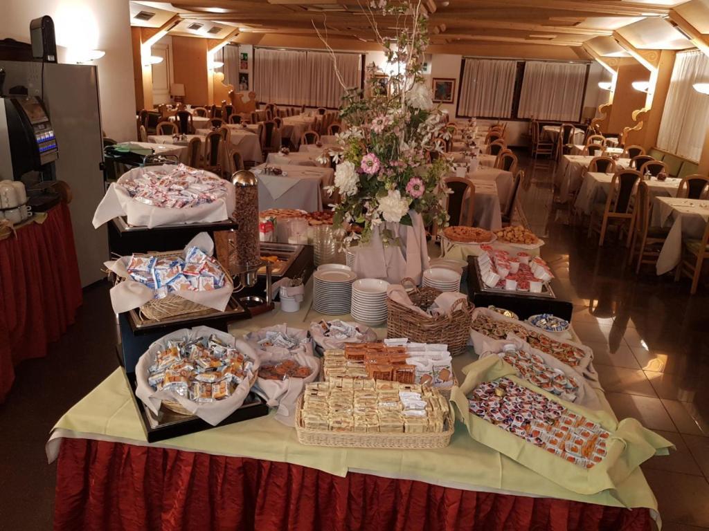 5denní zájezd s dopravou, polopenzí a skipasem v ceně – hotel Sant Anton
