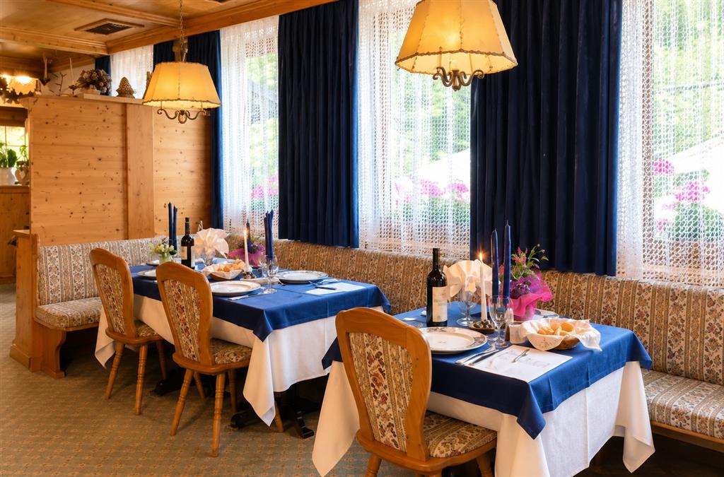 6denní zájezd (denní přejezd) s dopravou, polopenzí a skipasem v ceně – hotel Alpenrose Dolomiti