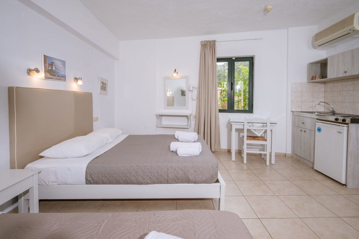 Dionysos Hotel Apartments & Studios