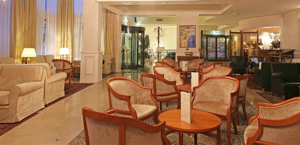 Savoy Palace Gardone