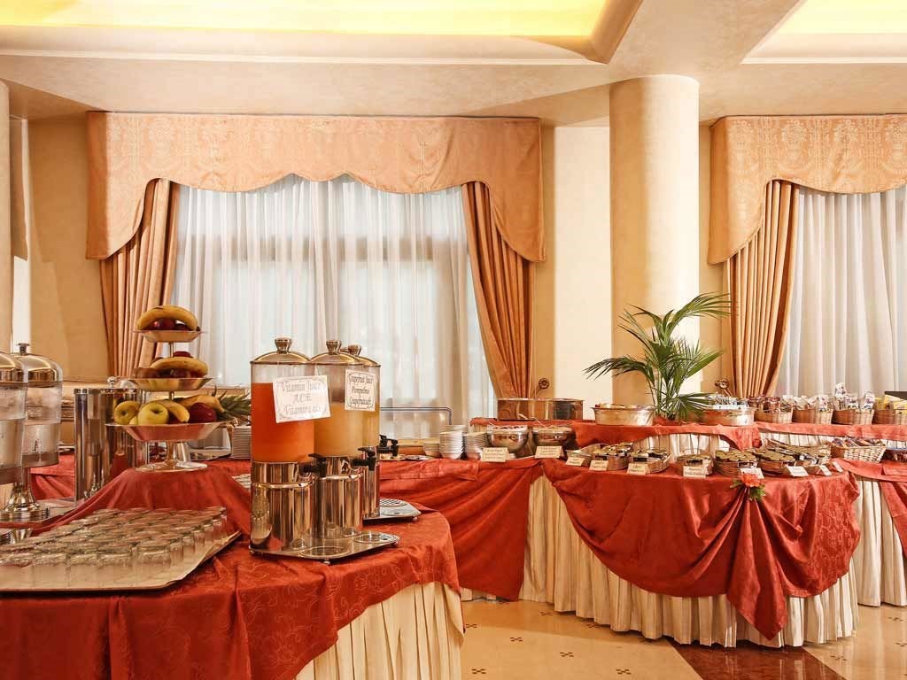 Savoy Palace Gardone