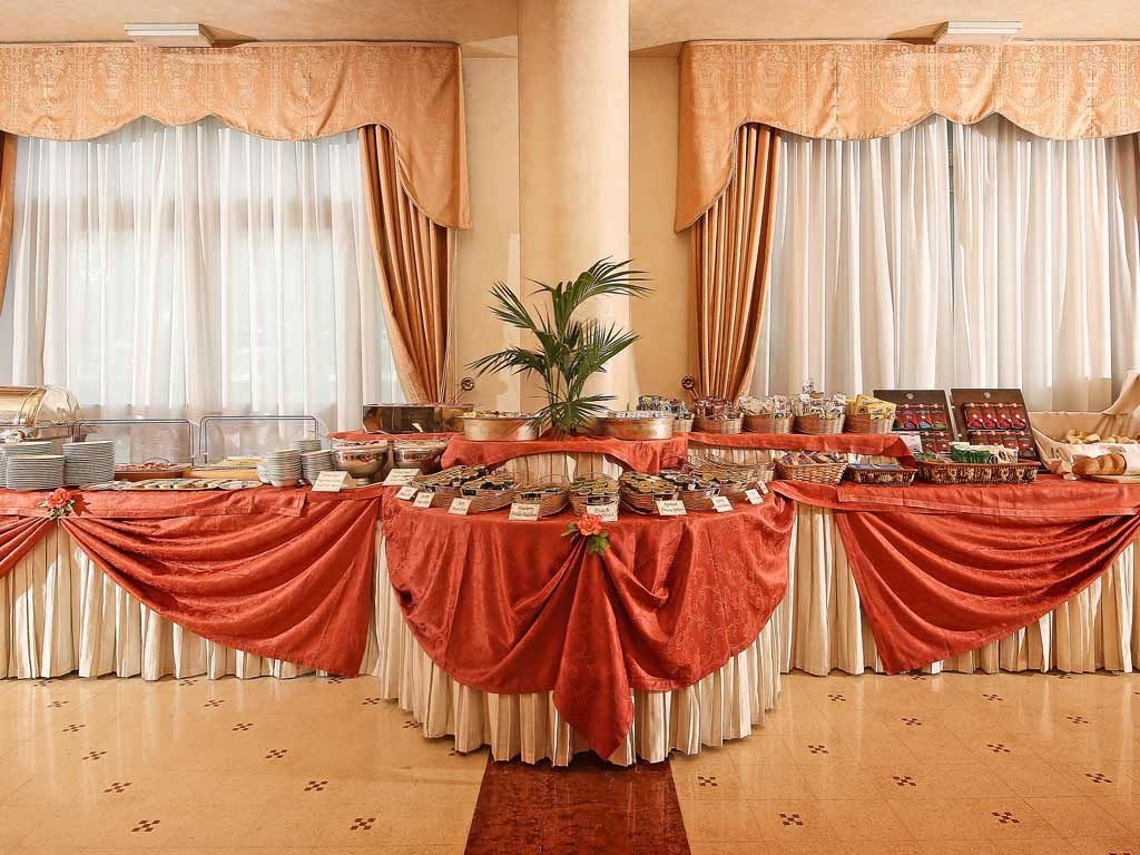 Savoy Palace Gardone