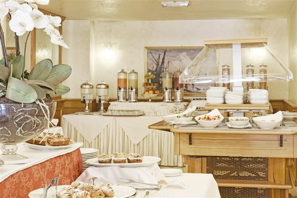 Savoy Palace Gardone