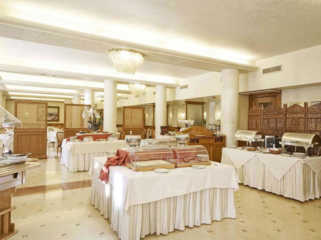 Savoy Palace Gardone