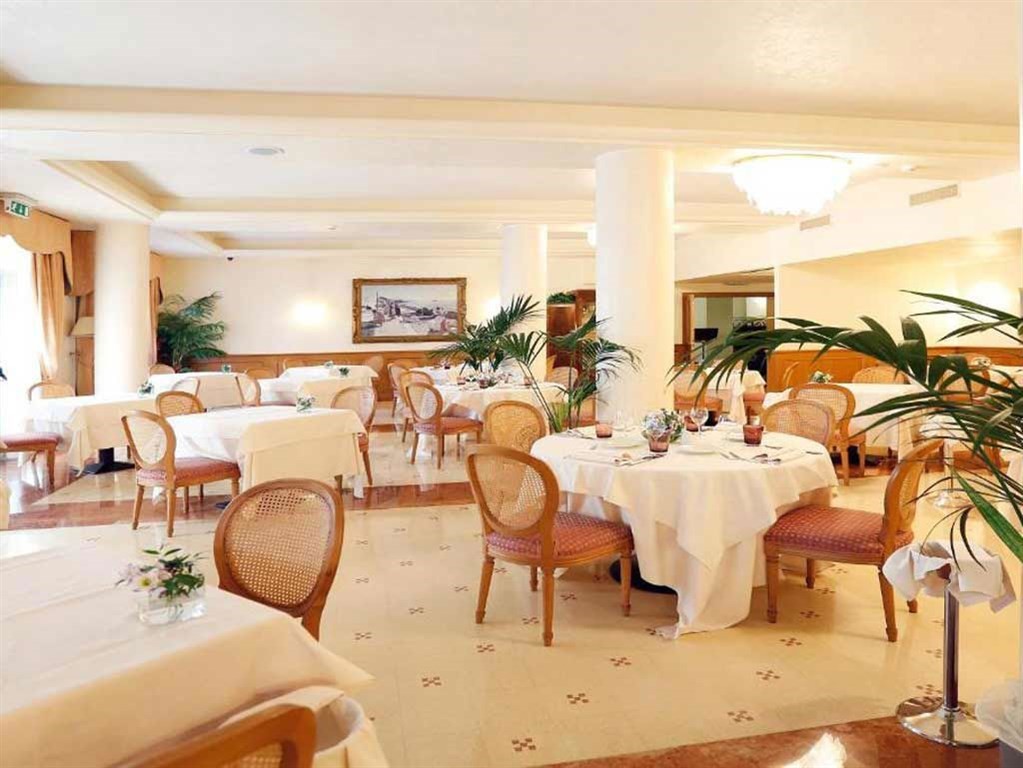 Savoy Palace Gardone