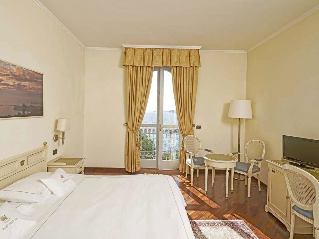 Savoy Palace Gardone