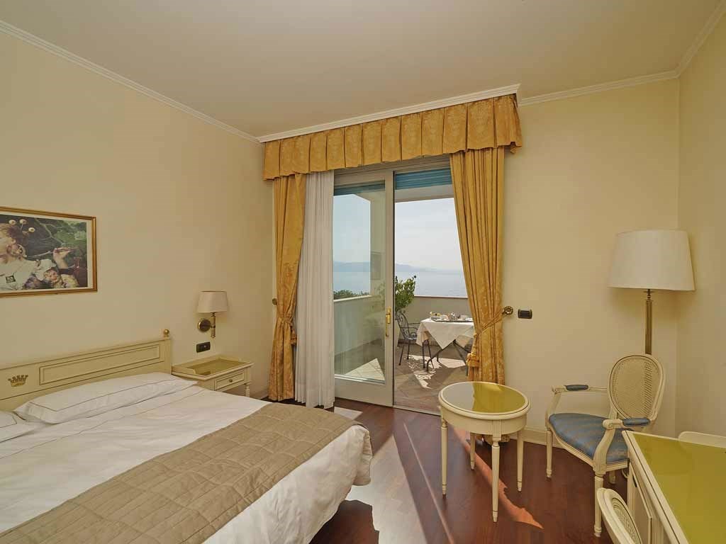 Savoy Palace Gardone