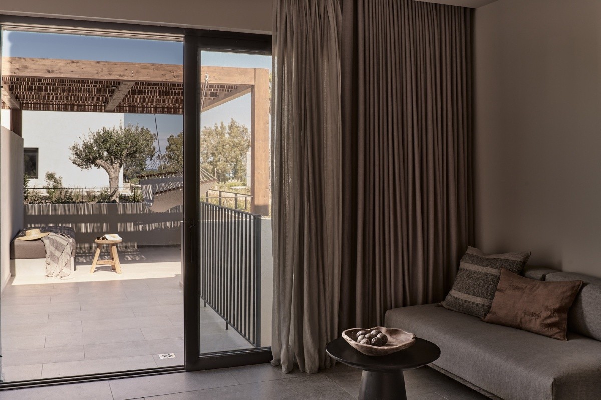 Theros All Suite