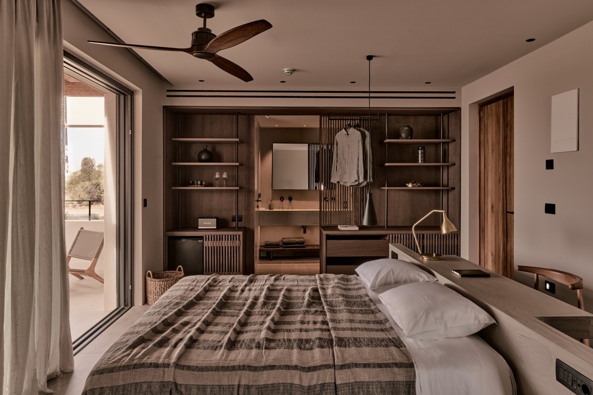 Theros All Suite
