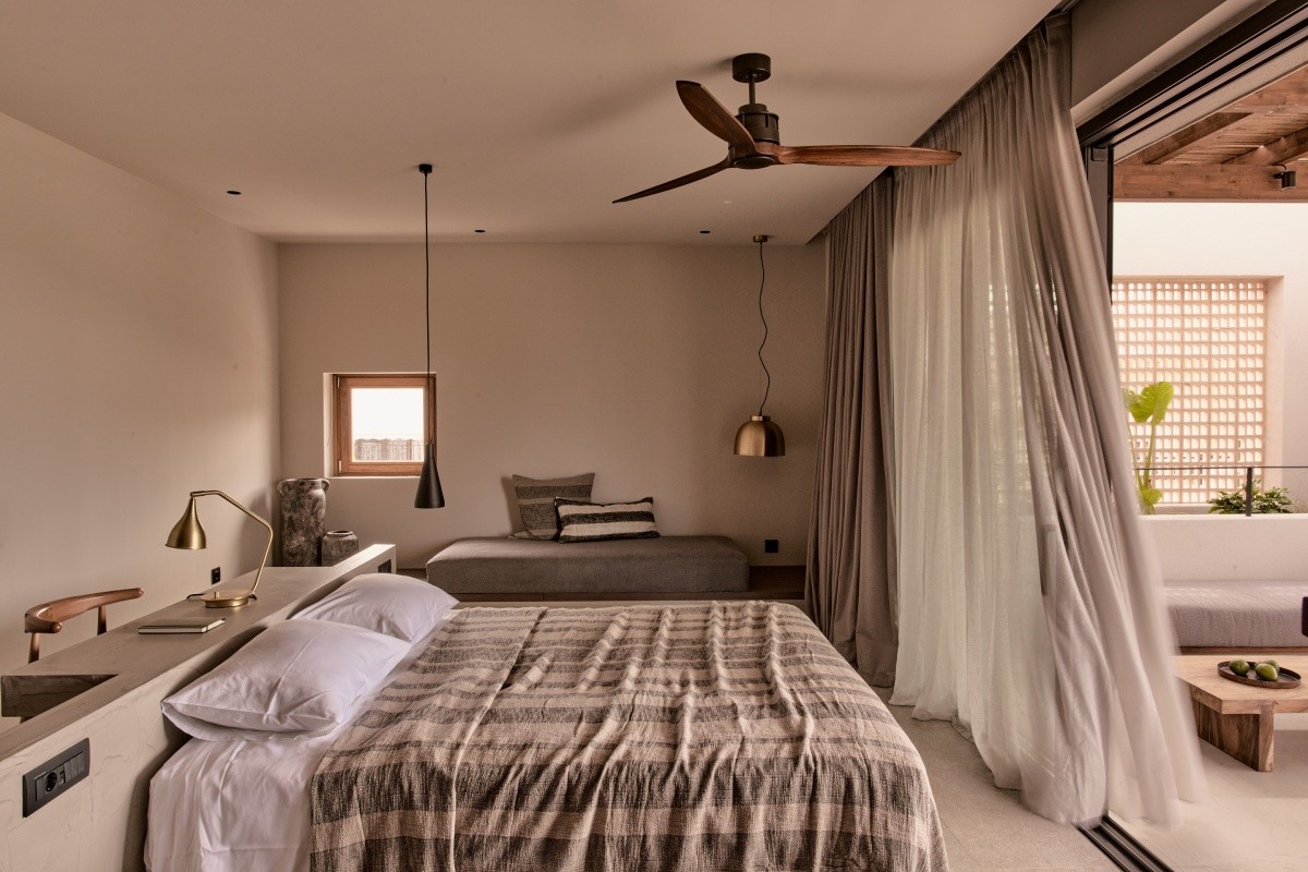 Theros All Suite